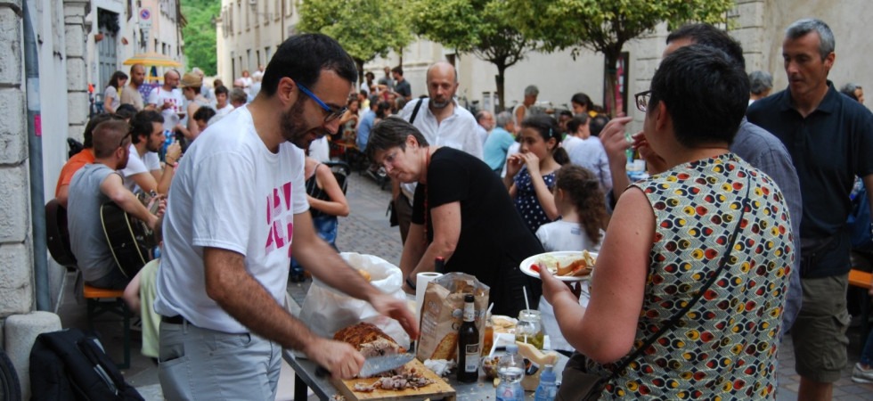 Concerti, film e incontri conviviali, a Rovereto torna Osvaldo la kermesse a metà tra un festival e una festa di quartiere